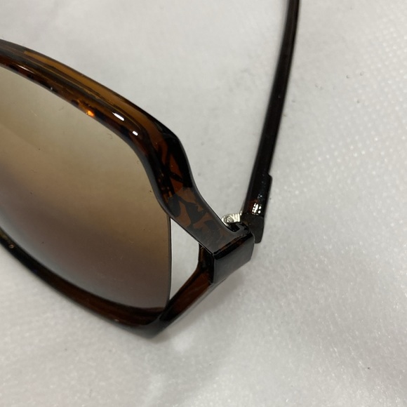 Tortoise Shell Tinted Plastic Sunglasses - Picture 11 of 11